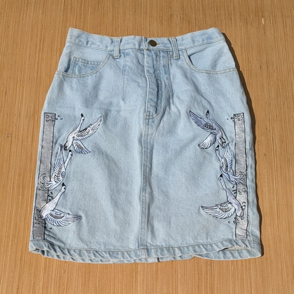IQ Denim‎ Mini Skirt Swan Art To Wear Embroidery Light Wash Women's Medium